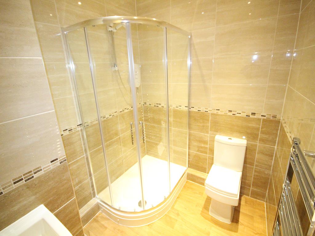 2 bedroom above shop apartment To Let in Barnoldswick - 2016-01-14 10.47.13.jpg